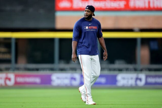 Houston Astros, Lewy Pola, Yordan Alvarez (44), trabalha antes da partida contra a Philadelphia Phillies no Daikin Park. Houston Astros, Lewy Pola, Yordan Alvarez (44), trabalha antes da partida contra a Philadelphia Phillies no Daikin Park. 