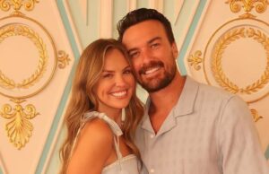 A estrela de ‘Bachelorette’ Hannah Brown se casa com Adam Woold no casamento costeiro Antigo