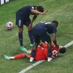 Jamal Musial sofreu uma lesão chocante na vitória da Copa do Mundo de 2 a 0 do PSG sobre o Bayern de Munique