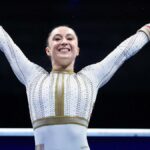 A ex -campeã da ginástica olímpica Nina Devael se aposenta aos 25