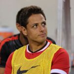 A ex -estrela do Manchester United, Chicharito, diz às mulheres para parar de 'eliminar a masculinidade' e abraçar a limpeza e proteger sua casa