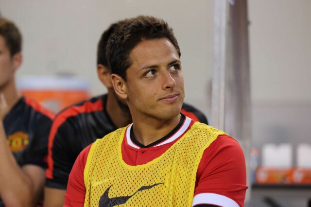 A ex -estrela do Manchester United, Chicharito, diz às mulheres para parar de 'eliminar a masculinidade' e abraçar a limpeza e proteger sua casa

