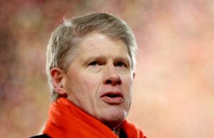 A família do proprietário dos chefes de Clark Hunt perde uma garota de 9 anos no Texas Inunda Tavia Hunt esposa do proprietário do Chiefs Clark Hunt teve que andar como vergonha