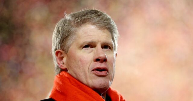 Tavia Hunt esposa do proprietário do Chiefs Clark Hunt teve que andar como vergonha