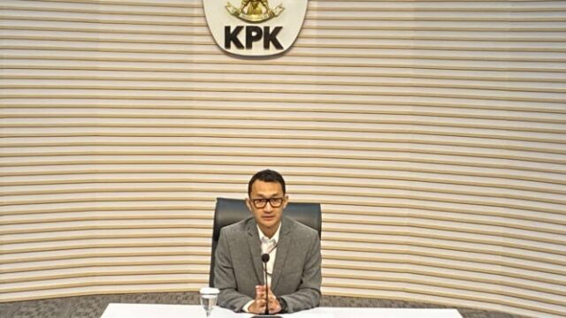 A figura que deu as ordens da cabeça do North Sumatra pupr typhoon Ginting recebe suborno pelo KPK

