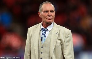 A gerência de Paul Gascoigne atualiza o estado da Legenda da Inglaterra depois que ele foi levado às pressas para cuidados intensivos na semana passada após um colapso em casa Paul Gascoigne se recupera em casa depois de ser libertado do hospital após seu colapso na sexta -feira passada