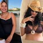A grávida Vanessa Hudgee expõe seu nódulo em um biquíni marrom de férias