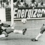 A lenda da Nigéria e o vencedor da AFCON Peter Rufai passam aos 61 anos de idade