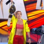 A lenda da WWE, os fãs de Becky Lynch em Raw de uma ótima maneira com suas roupas.