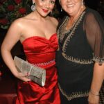 A mãe estrangeira de Martine McCutcheon, Jenny Tomlin, alcançou emocionalmente a estrela para implorar por uma reconciliação depois de interrompê -la após a trágica morte de seu filho (Martine e Jenny retratados em 2006)