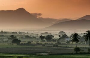 A maioria dos iPhones dos EUA agora é feita na Índia enquanto a Apple responde a taxas A maioria dos iPhones dos EUA agora é feita na Índia, enquanto a Apple responde às taxas | Foto da paisagem indiana