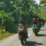 A maneira pela qual a comunidade de motocicletas e motor mostrou a beleza natural da Indonésia