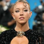 A máscara de sono de Sydney Sweeney para lábios macios tem quase 5.000 raves