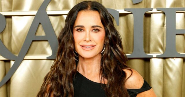 A máscara facial de Kyle Richards diz que fará com que 'pareça tão renovado' está à venda

