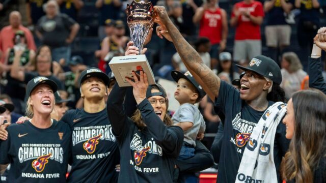 À medida que a febre se encontrava à frente do Linx para ganhar a Copa do Comissário da WNBA

