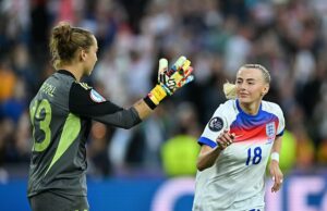 A mídia espanhola venceu Chloe Kelly por ‘desnecessário’ e ‘gesto arrogante’ depois de fazer a penalidade vencedora pela Inglaterra na vitória final do euro sobre a Espanha A estrela do Arsenal esmagou a bola no canto superior, passando pela Cata Coll da Espanha para ganhar o euro