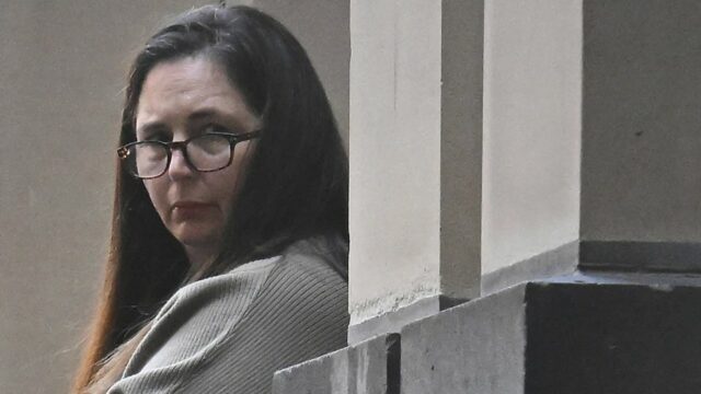 A mulher foi considerada culpada no mistério do assassinato de fungos que permaneceram mortos três membros da família após uma refeição


