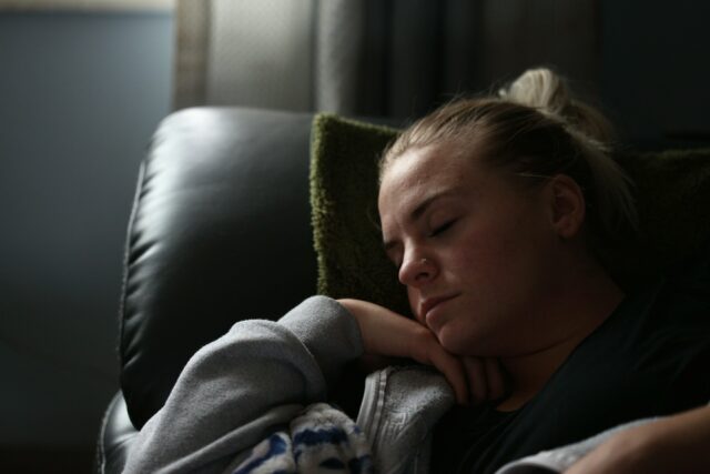 Mulher dorme