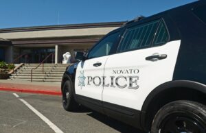 A polícia acusava o garoto de 15 anos da área da baía de extorsão sexual A polícia acusava o garoto de 15 anos da área da baía de extorsão sexual