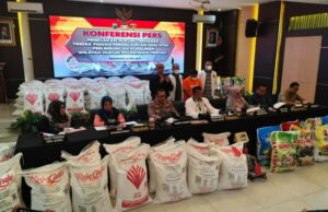 A polícia prendeu misturadores ilegais de açúcar em Banyumas, a produção atinge 500 toneladas por mês A polícia prendeu misturadores ilegais de açúcar em Banyumas, a produção atinge 500 toneladas por mês