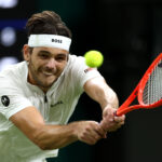 A possibilidade de Taylor Fritz ganhar Wimbledon, de acordo com as estantes de livros