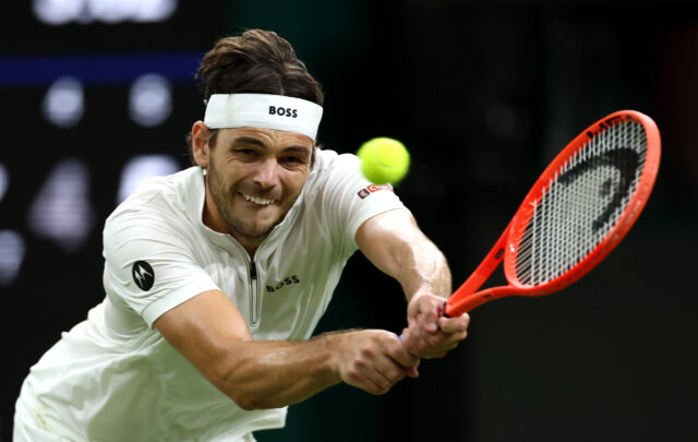 A possibilidade de Taylor Fritz ganhar Wimbledon, de acordo com as estantes de livros

