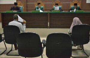 A raiva como papel como ‘Sharia Law Administrator’ é anunciada no local para empregos no governo Os parlamentares anteriores exigiram medidas ontem à noite, quando chegou à conclusão de que um site de trabalho do governo anuncia um papel em um conselho da Sharia. Imagem: Foto de arquivo de um tribunal da Sharia em Banda Aceh, Indonésia