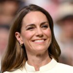 A princesa Kate e Roger Federer são todos sorrisos enquanto olham para o tênis de fósforo em Wimbledon: Fotos