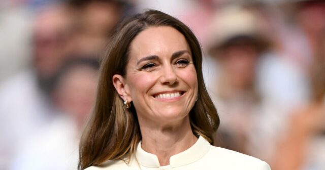 A princesa Kate e Roger Federer são todos sorrisos enquanto olham para o tênis de fósforo em Wimbledon: Fotos