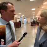 A senadora Lisa Murkowski está silenciosamente olhando para o repórter da NBC, perguntando sobre sua "ótima bela conta"