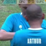 A substituição de jogadores mais rápidos na história do futebol substituiu imediatamente 17 segundos após o início!