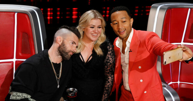 Adam Levine, Kelly Clarkson e John Legend.