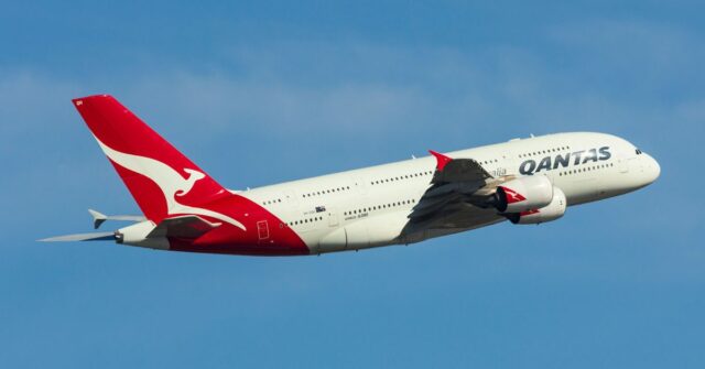 A violação dos dados da Qantas vê até 6 milhões de registros de clientes em risco | Qantas A380 mostrado