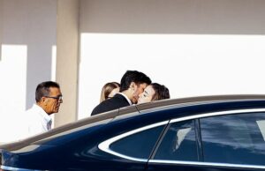 A viúva de Diogo Jota chega antes do funeral do atacante trágico quando o Liverpool Stars e o resto do mundo do futebol de coração partido se preparam para dizer adeus A esposa em luto do jogador de futebol do Liverpool Diogo Jota chegou à sua cidade natal portuguesa antes de seu funeral mais tarde hoje