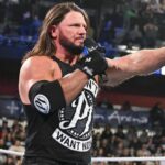 AJ Styles cria uma nova aliança com os veteranos femininos para obter o dia judicial na WWE Raw