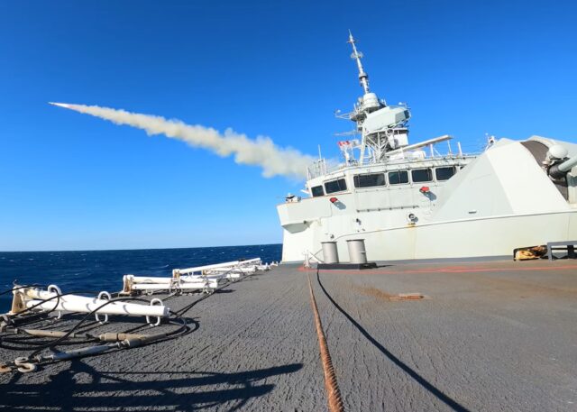 ASSISTA: O míssil Fies-Killer da Otan Warship no crescimento das alianças dos EUA

