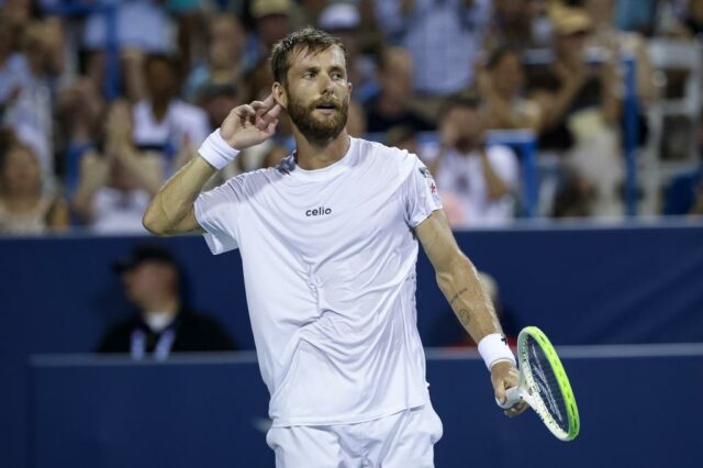 Jenson Brooksby jogou tênis em Wimbledon.
