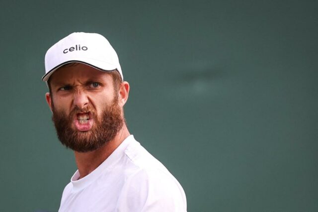 Daniel Evans jogou tênis no Mubadali Citi DC Open.