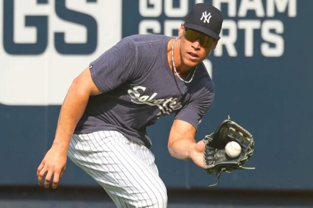 Aaron Judge, que fica em 10 dias de IL, trabalha em exercícios antes de vencer no Yankees por 5-4, 11 no ataque dos raios em 30 de julho de 2025.