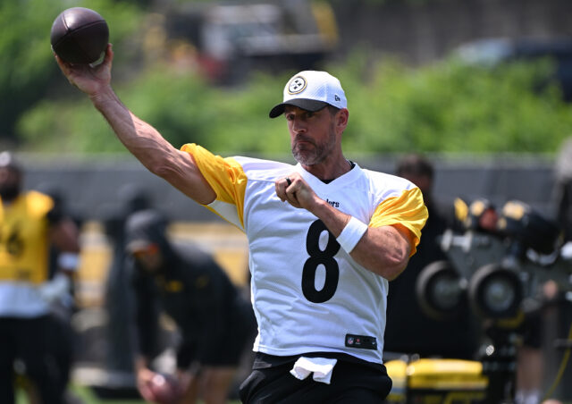 Aaron Rodgers organiza um treino privado com a ofensa do Steelers

