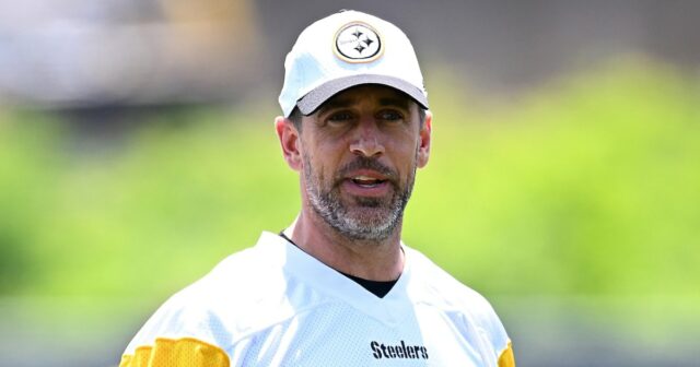 GetTyimages-2219834984 Aaron Rodgers Steelers Minicamp em junho de 2025