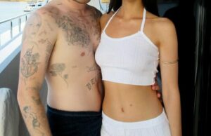 Acho que o casal de Hollywood para dar uma mão no iate! Estrelas sexuais em barcos ... sentindo -se lil '!