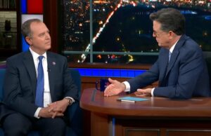Adam Schiff, Elizabeth Warren e mais pedidos de transparência em torno do cancelamento de “emissão tardia” de Colbert: “Favorização política” Adam Schiff, Elizabeth Warren e mais pedidos de transparência em torno do cancelamento de "emissão tardia" de Colbert: "Favorização política"