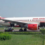 Aeronaves indianas indianas para o pântano da força localizado após o aeroporto em Delhi