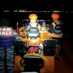 Afundando no Estreito de Bali, Tunu Pratama Jaya traz 65 pessoas e 22 veículos