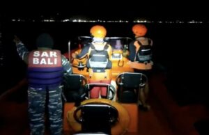 Afundando no Estreito de Bali, Tunu Pratama Jaya traz 65 pessoas e 22 veículos Afundando no Estreito de Bali, Tunu Pratama Jaya traz 65 pessoas e 22 veículos