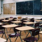 Além da sala de aula: como os espaços de aprendizado moldam as mentes jovens