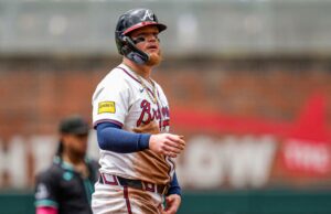 Alex Verdugo Dfa’d After the Pathetic Braves Pass O defensor esquerdo de Atlanta Braves, Alex Verdugo (8), mostrado na segunda base depois que ele bateu duas vezes para ir ao Diamondback Arizona correndo durante o segundo turno em Truist Park.