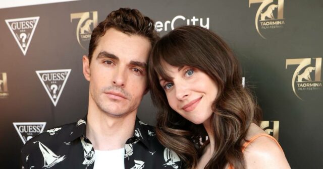 Alison Brie Clips Del Dave Franco Toeneas durante a data do Parque Picnic

