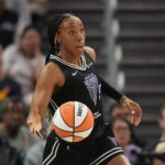All-Stars Ft contra todas as taxas. Kayla Thornton